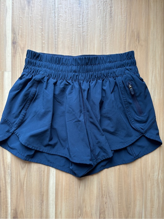 lululemon athletica Pants - Lululemon Navy Hotty Hot Shorts Size 6